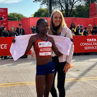 Brigid Kosgei runs an amazing new women's world record of 2:14:04 at the 2019 Chicago Marathon